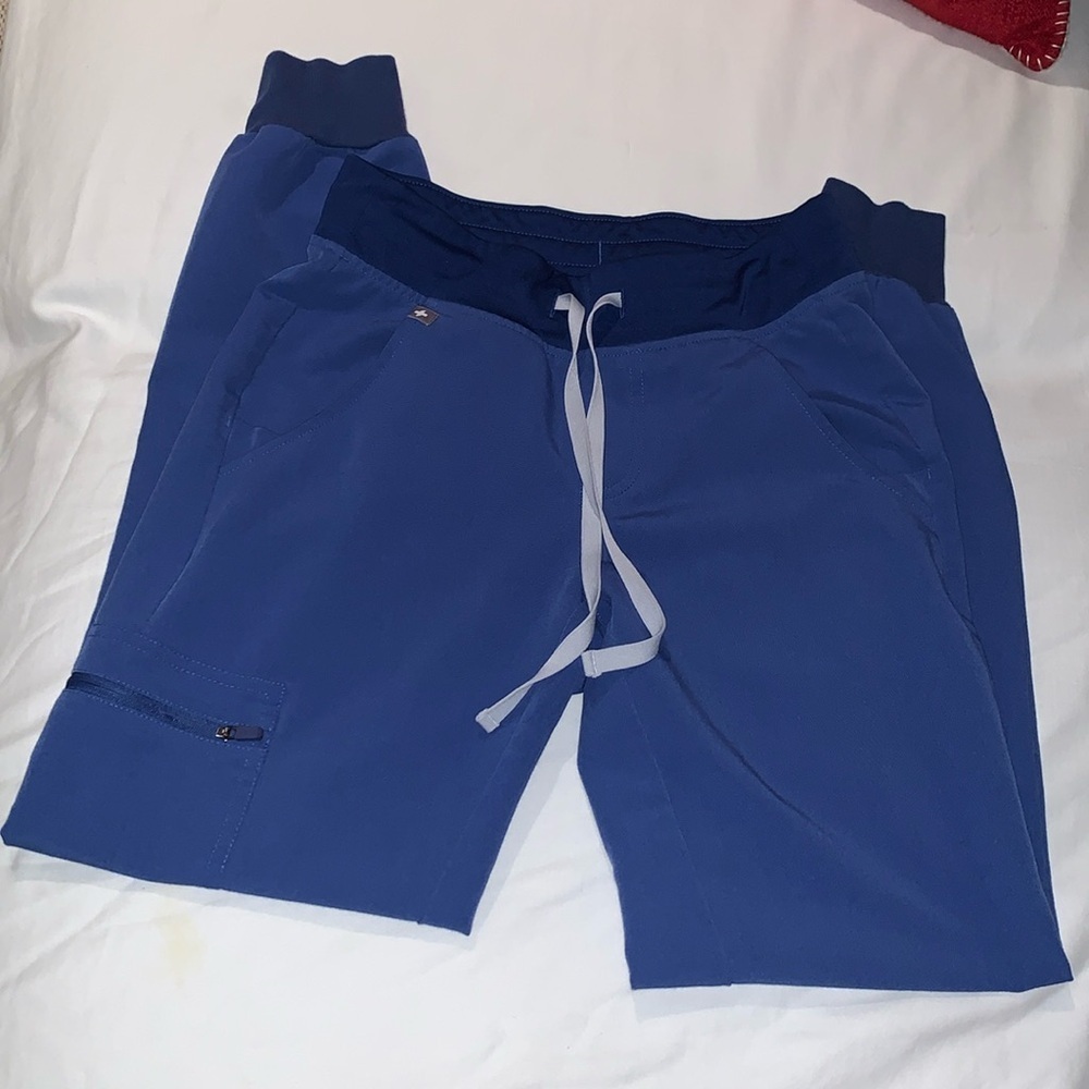 Gently Loved Authentic Technical Collection Zamora Jogger Scrub Pants by FIGS….